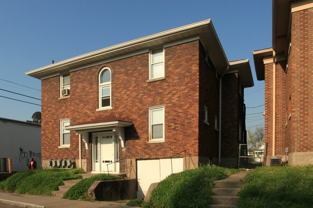 689 Madelon Ct in Louisville, KY - Foto de edificio