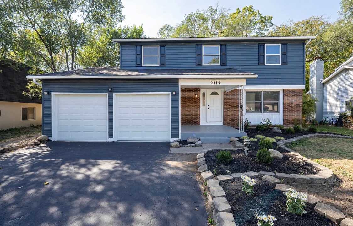 2117 Drumlin Dr in Grove City, OH - Building Photo