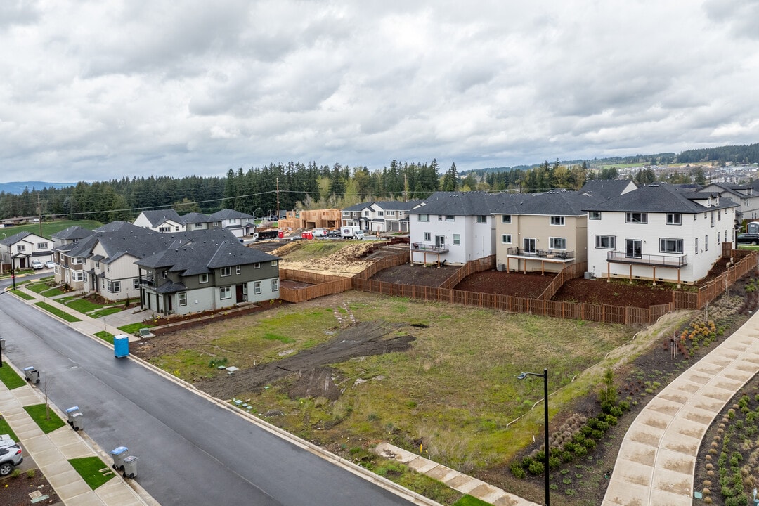 South River Terrace in Tigard, OR - Building Photo