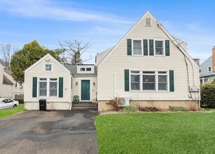 26 Davenport Ave in Westport, CT - Building Photo - Building Photo