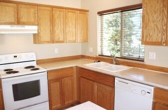 51269 Riley Ln in La Pine, OR - Building Photo - Building Photo