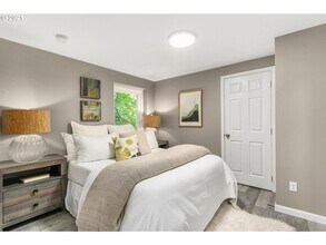 44 NW MacLeay Blvd in Portland, OR - Building Photo - Building Photo