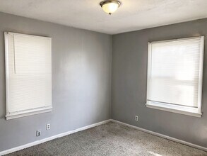 21401 Watson Rd in Maple Heights, OH - Building Photo - Building Photo