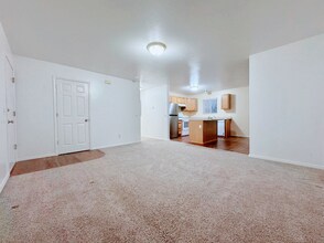 9033 Dewberry St in Anchorage, AK - Foto de edificio - Building Photo