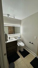 65 Monroe Center St NW, Unit 300 in Grand Rapids, MI - Building Photo - Building Photo