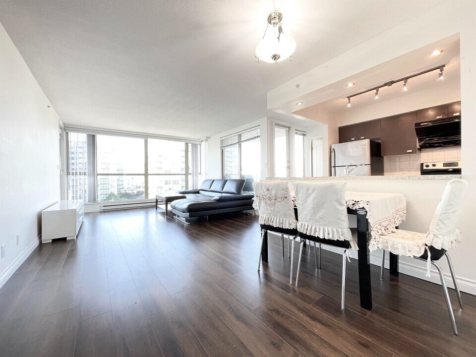 6191 Buswell St in Richmond, BC - Building Photo