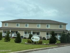 650 Cedar Point Blvd in Cedar Point, NC - Building Photo - Building Photo