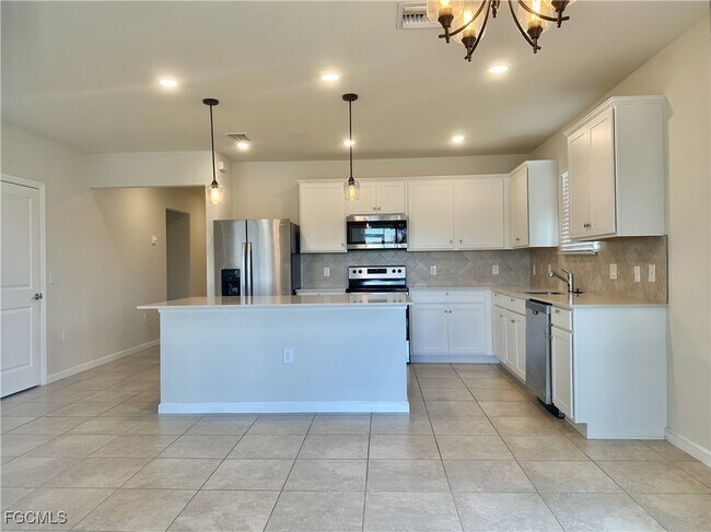 16027 Enclaves Cv Dr in North Fort Myers, FL - Building Photo - Building Photo