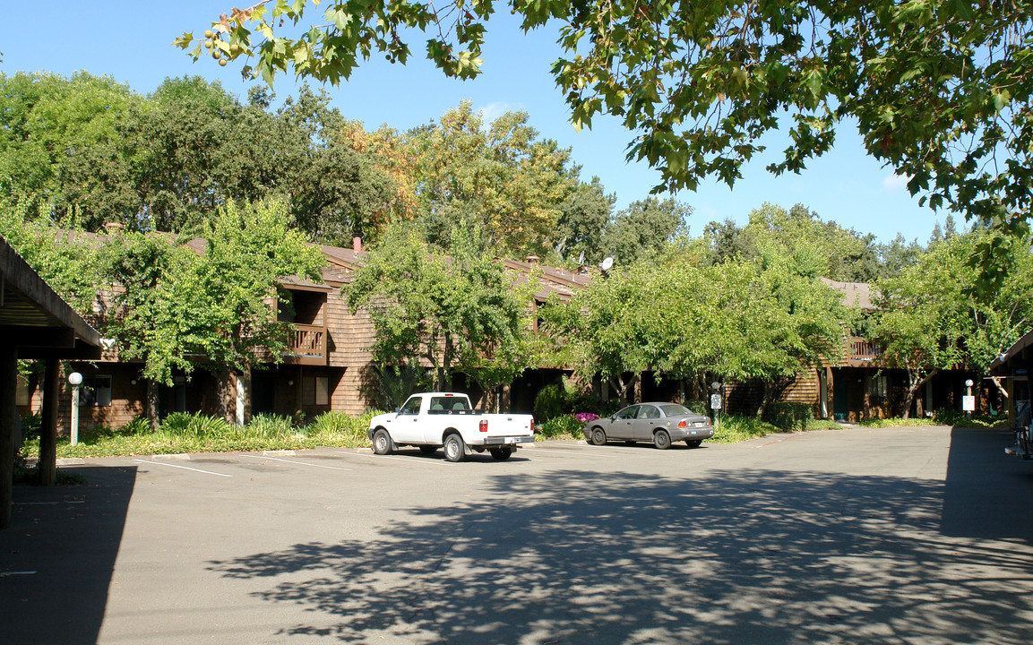 6263 Montecito Blvd in Santa Rosa, CA - Foto de edificio