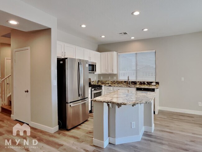 6325 N Aloha Sue St in North Las Vegas, NV - Building Photo - Building Photo