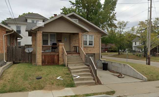 property at 1415 E Walnut St