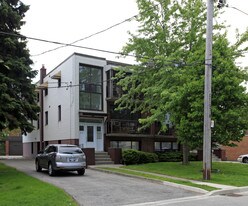 35-37 Meadowbrook Rd in Toronto, ON - Building Photo