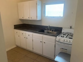 15432 Saticoy St in Los Angeles, CA - Building Photo - Building Photo