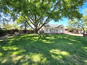 135 N Lincoln Ave in Manteca, CA - Building Photo - Building Photo