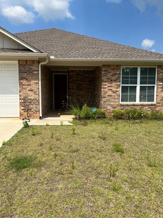 415 Myra Lynn Ln in Longview, TX - Building Photo