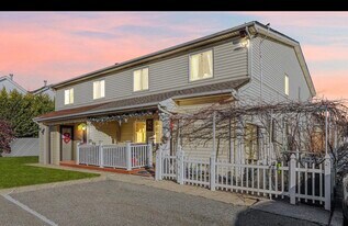 31 Greentree Ln in Staten Island, NY - Building Photo