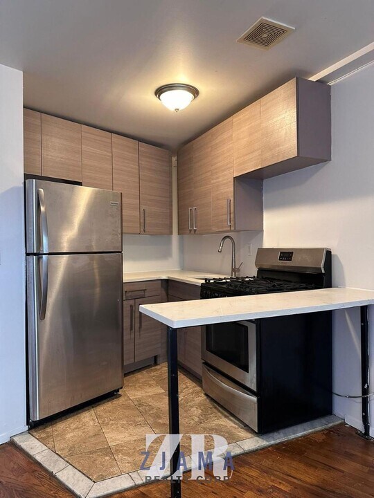 1001 Fulton St in Brooklyn, NY - Building Photo