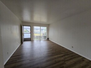 861 NE Alameda Ave in Roseburg, OR - Building Photo - Building Photo