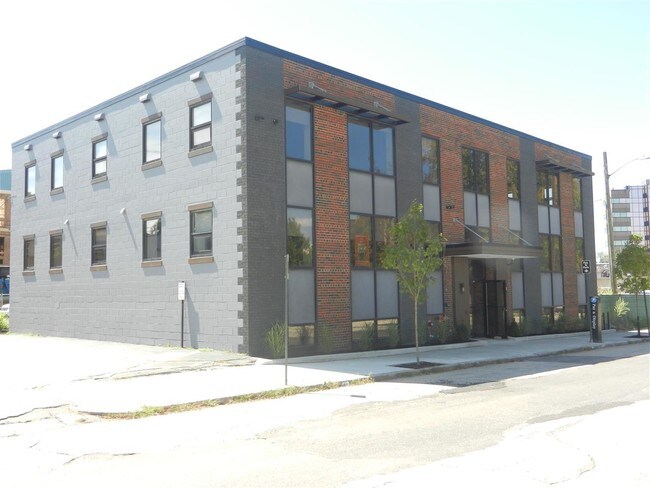 67 Central St-Unit -203 in Manchester, NH - Building Photo - Building Photo