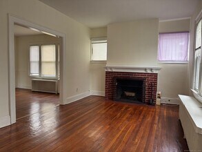 133 Milton St in West Hartford, CT - Building Photo - Building Photo