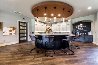 Legacy Creekside Apartments in San Antonio, TX - Foto de edificio - Building Photo