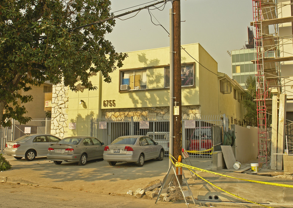 Villa Yucca Apartments in Los Angeles, CA - Building Photo