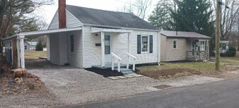 160 Hudson Ave in Williamsburg, OH - Building Photo