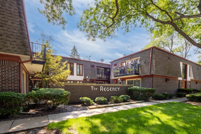 1007 Deerfield Rd in Deerfield, IL - Building Photo - Building Photo