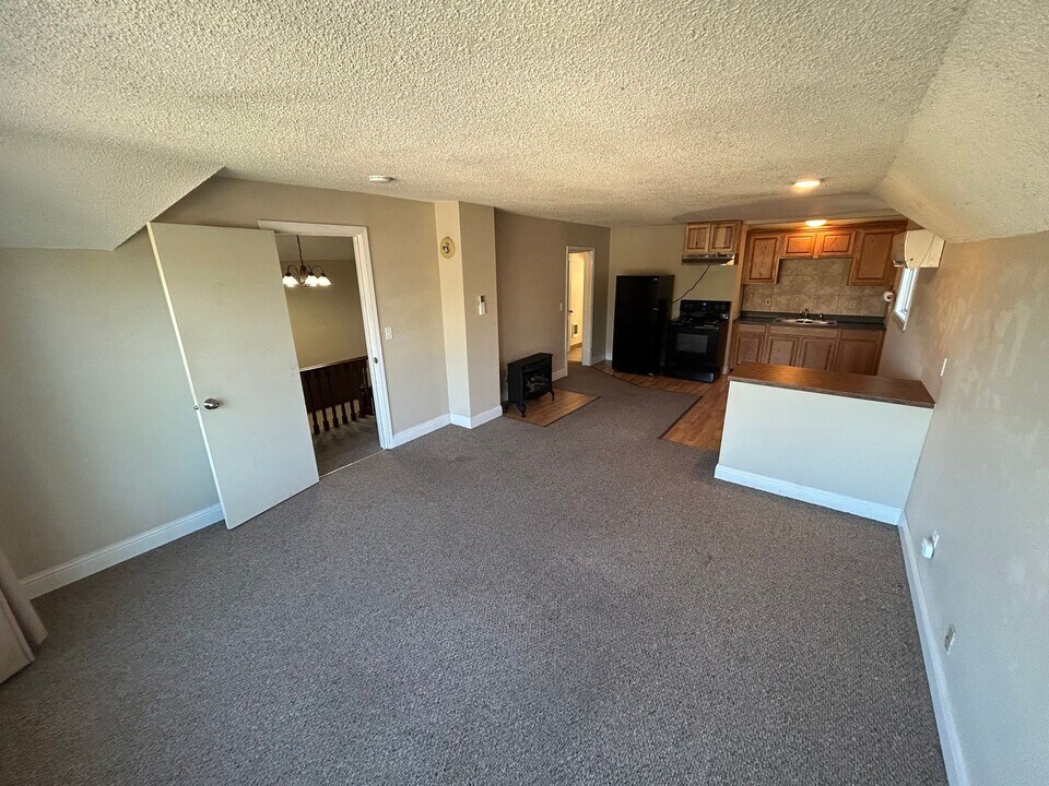 2211 W Broadway Ave in Spokane, WA - Building Photo