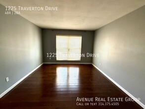 1225 Traverton Dr in Chesterfield, MO - Building Photo - Building Photo