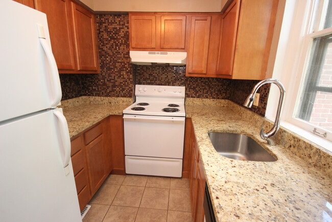 3881 Bigelow Blvd in Pittsburgh, PA - Building Photo - Building Photo