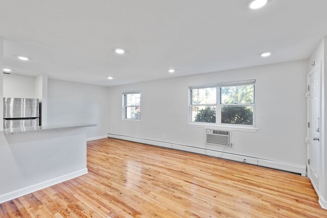 Matawan Court Apartments in Matawan, NJ - Building Photo - Building Photo