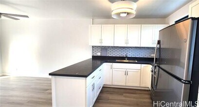 3111 Pualei Cir in Honolulu, HI - Building Photo - Building Photo