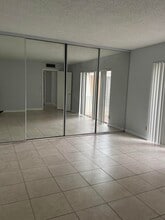265 Lake Arbor Dr in Palm Springs, FL - Building Photo - Building Photo