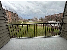 75 Kristin Cir in Schaumburg, IL - Building Photo - Building Photo