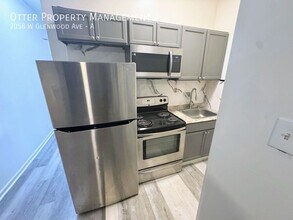 2058 W Glenwood Ave in Philadelphia, PA - Building Photo - Building Photo