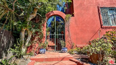 1024 Coronado Terrace in Los Angeles, CA - Building Photo - Building Photo
