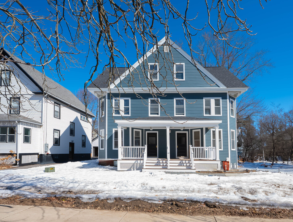 363 Miller Ave, Unit #5 in Portsmouth, NH - Foto de edificio