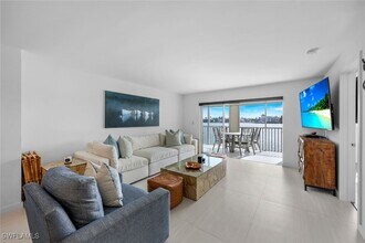 9486 Gulf Shore Dr in Naples, FL - Building Photo - Building Photo