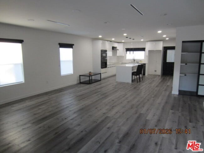 14013 Bessemer St in Los Angeles, CA - Building Photo - Building Photo