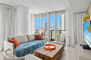 4070 Jimmy Buffett Mem Hwy in Hollywood, FL - Building Photo