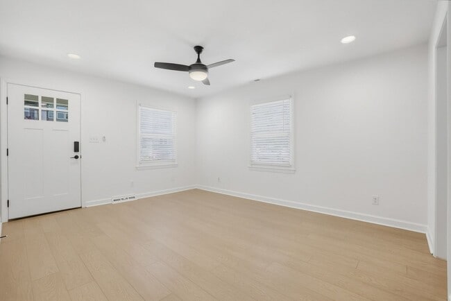 318 Hollis Rd in Charlotte, NC - Building Photo - Building Photo