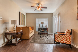 West Oaks Landing in Houston, TX - Building Photo - Interior Photo