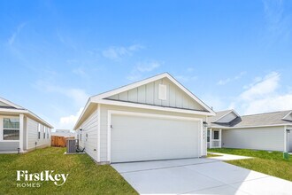 1222 Kiskadee Wy in San Antonio, TX - Foto de edificio - Building Photo