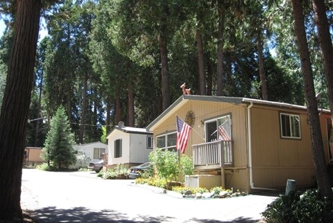 Wagon Wheel Mobile Home Park in Pollock Pines, CA - Foto de edificio