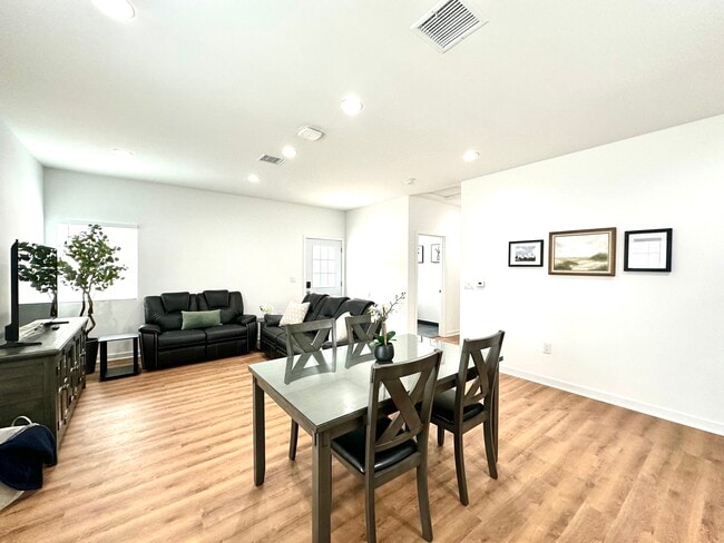 12053 Gurley Ave in Downey, CA - Building Photo - Building Photo