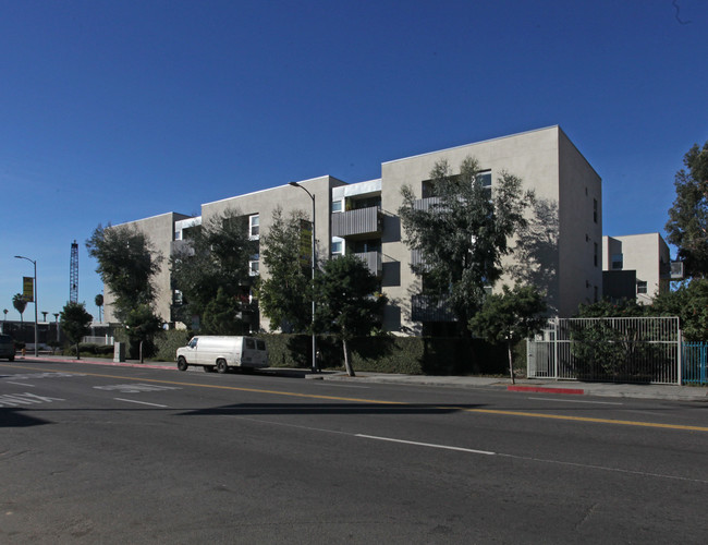 Harold Way Apartments in Hollywood, CA - Building Photo - Building Photo