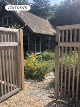 12 Front St in East Hampton, NY - Building Photo - Building Photo