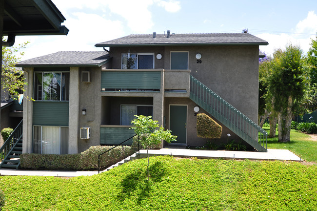 Rosewood Apartments in Fallbrook, CA - Foto de edificio - Building Photo