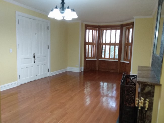 property at 1526 N LaSalle St